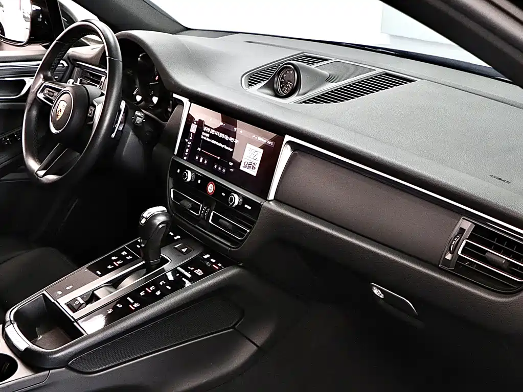 Porsche Macan 2022 — фото 15
