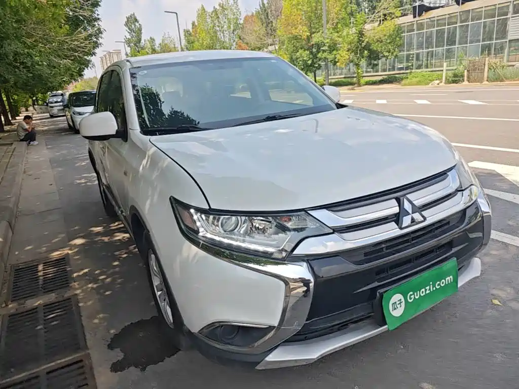 Mitsubishi Outlander 2018 — фото 22