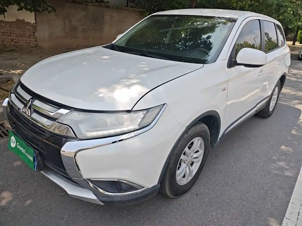 Mitsubishi Outlander 2018 — фото 2