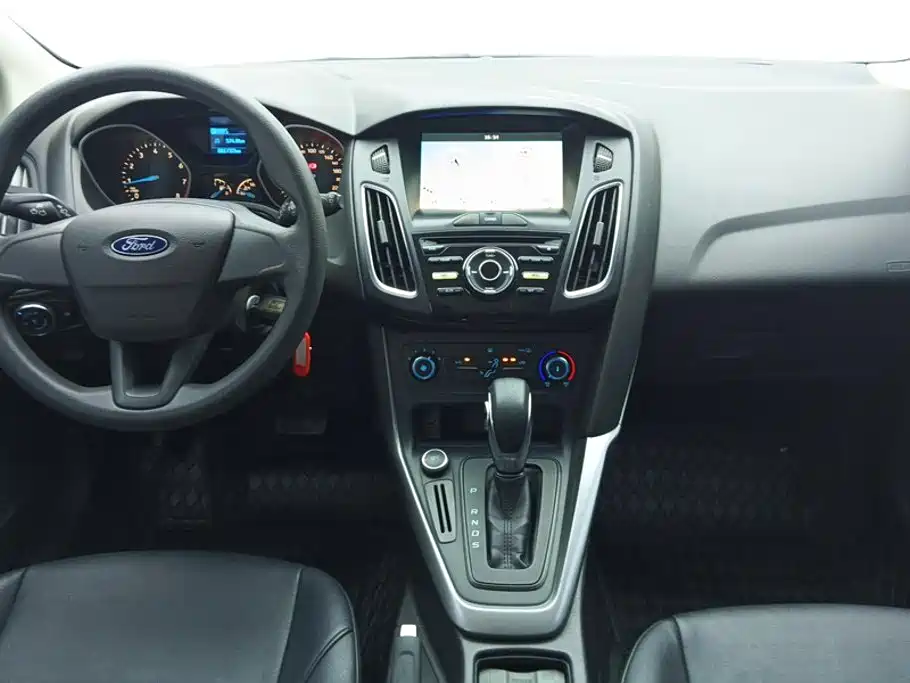Ford Focus 2018 — фото 12