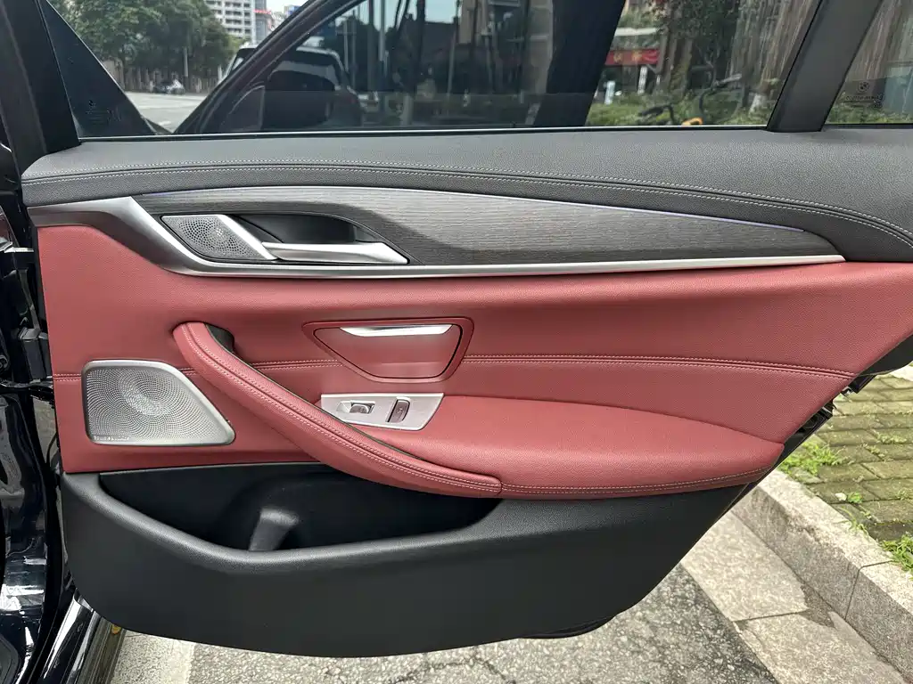 BMW 5 Series 2023 — фото 19