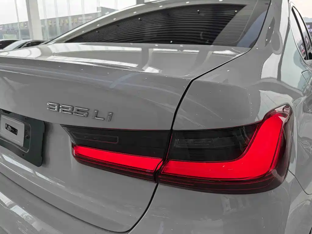 BMW 3 Series 2024 — фото 16