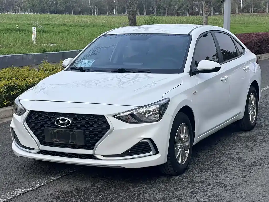 Hyundai Elantra 2022 — фото 1