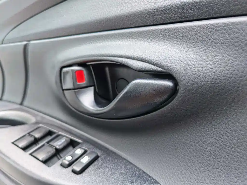 Toyota Yaris L 2022 — фото 23