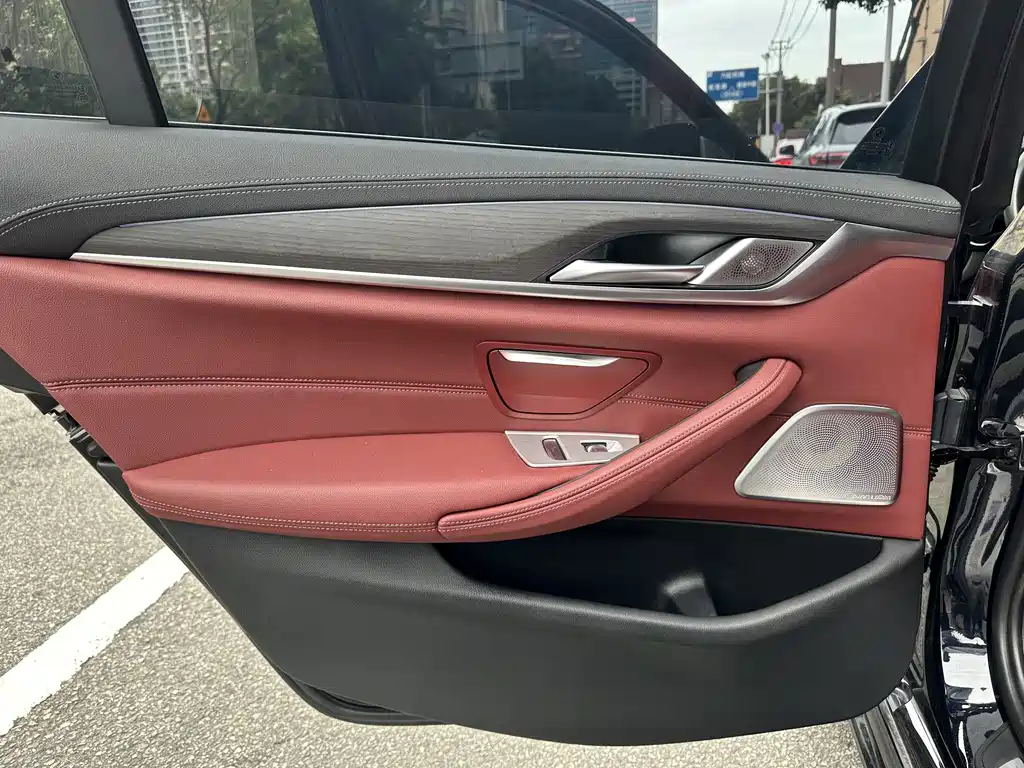 BMW 5 Series 2023 — фото 17