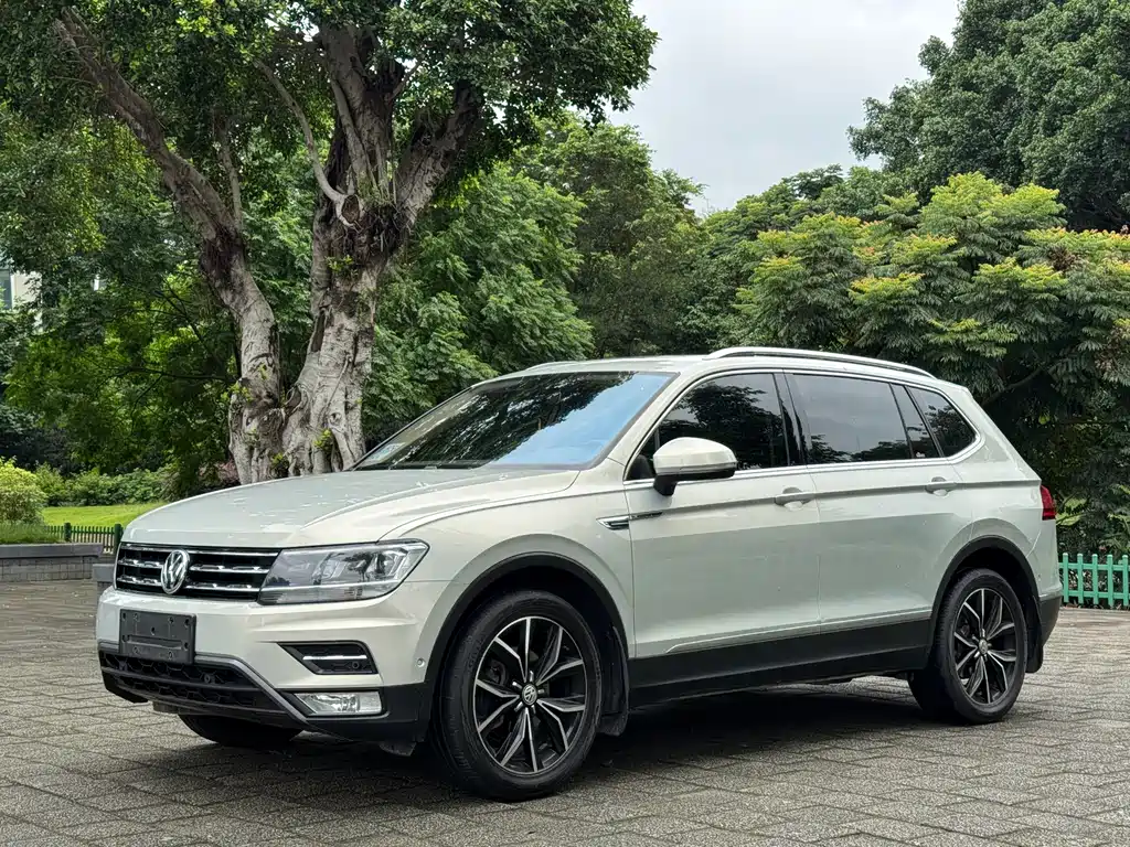 Volkswagen Tiguan L 2019 — фото 1