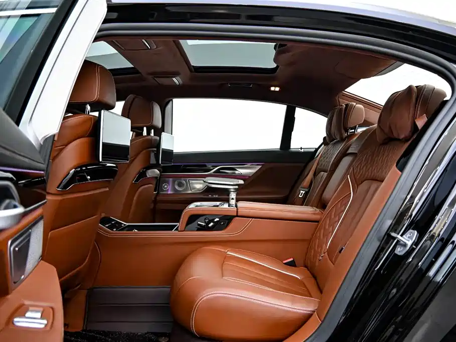 BMW 7 Series 2019 — фото 11