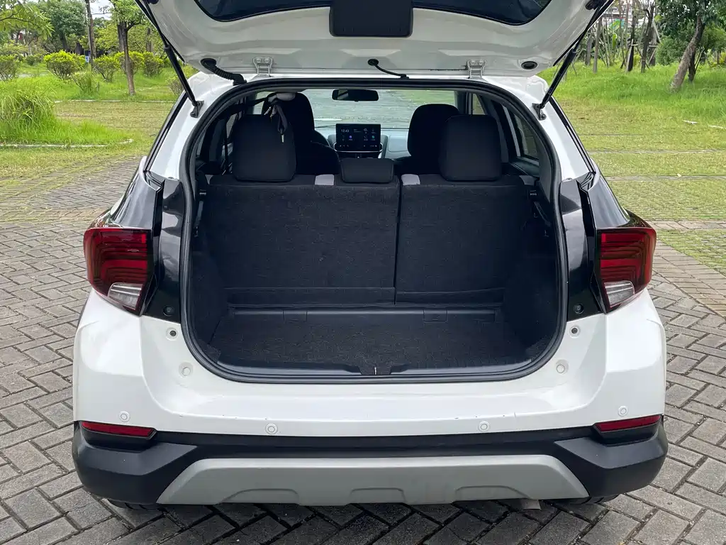 Toyota Yaris L 2020 — фото 12