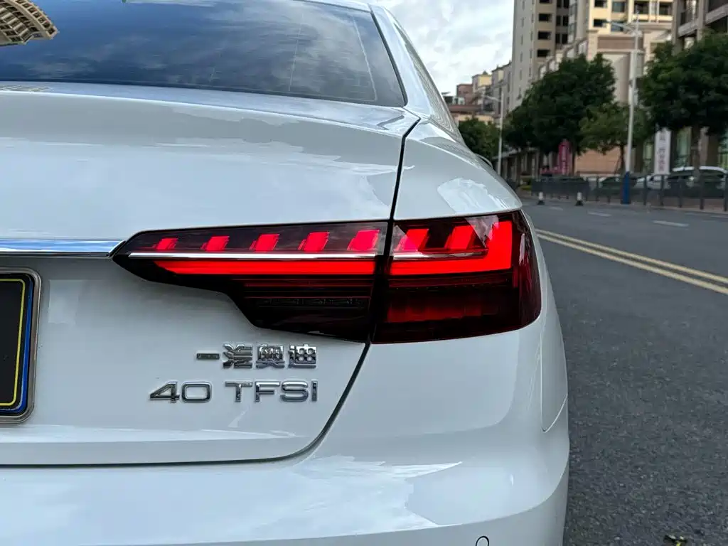 Audi A4L 2022 — фото 14