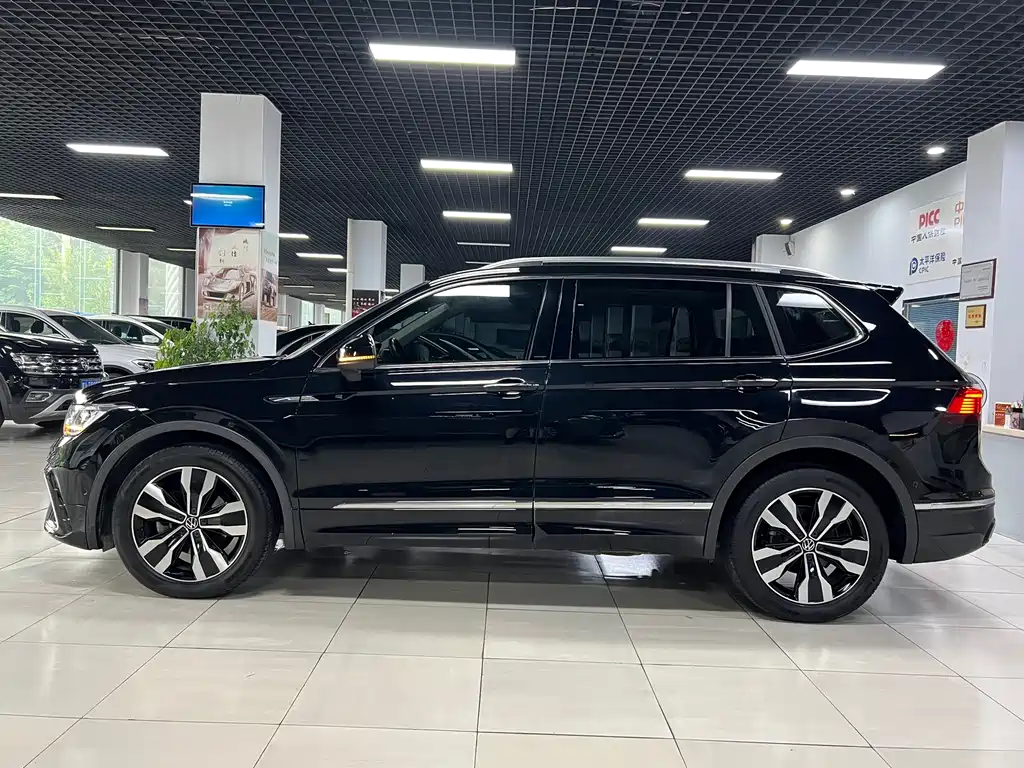 Volkswagen Tiguan L 2022 — фото 3