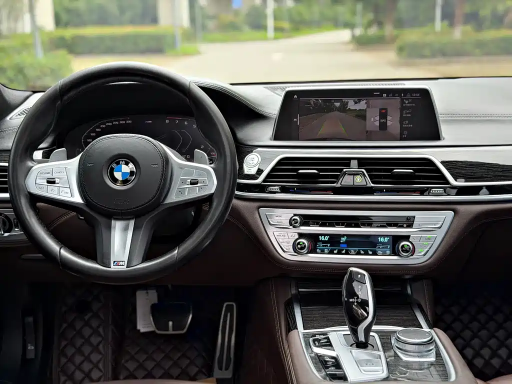 BMW 7 Series 2020 — фото 8
