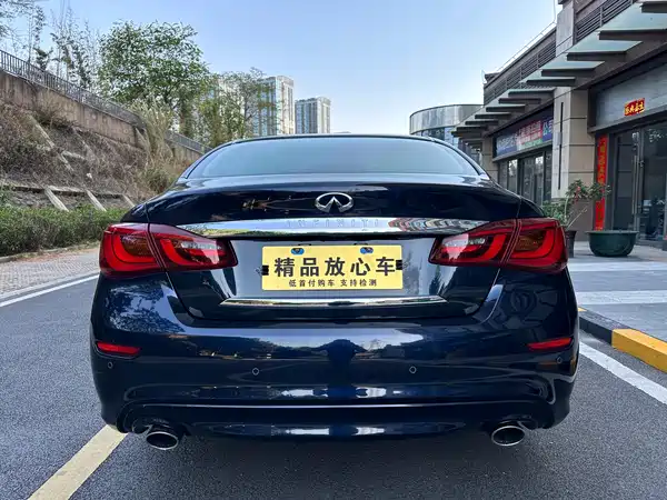 Infiniti Q70 2019