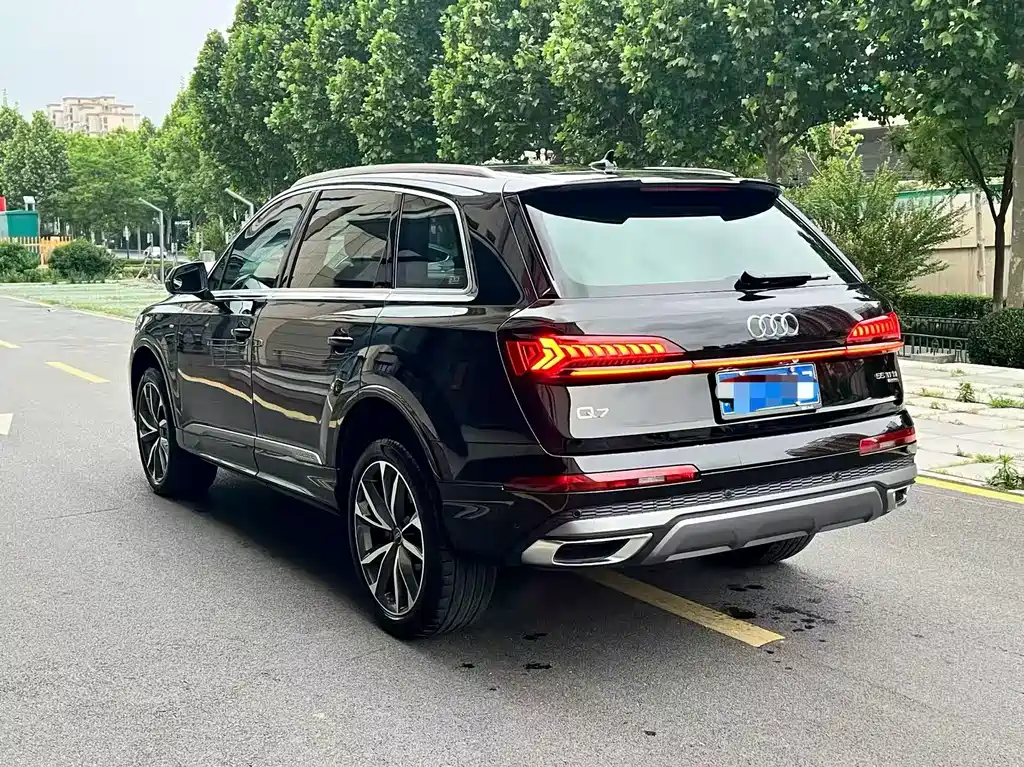 Audi Q7 2023 — фото 6