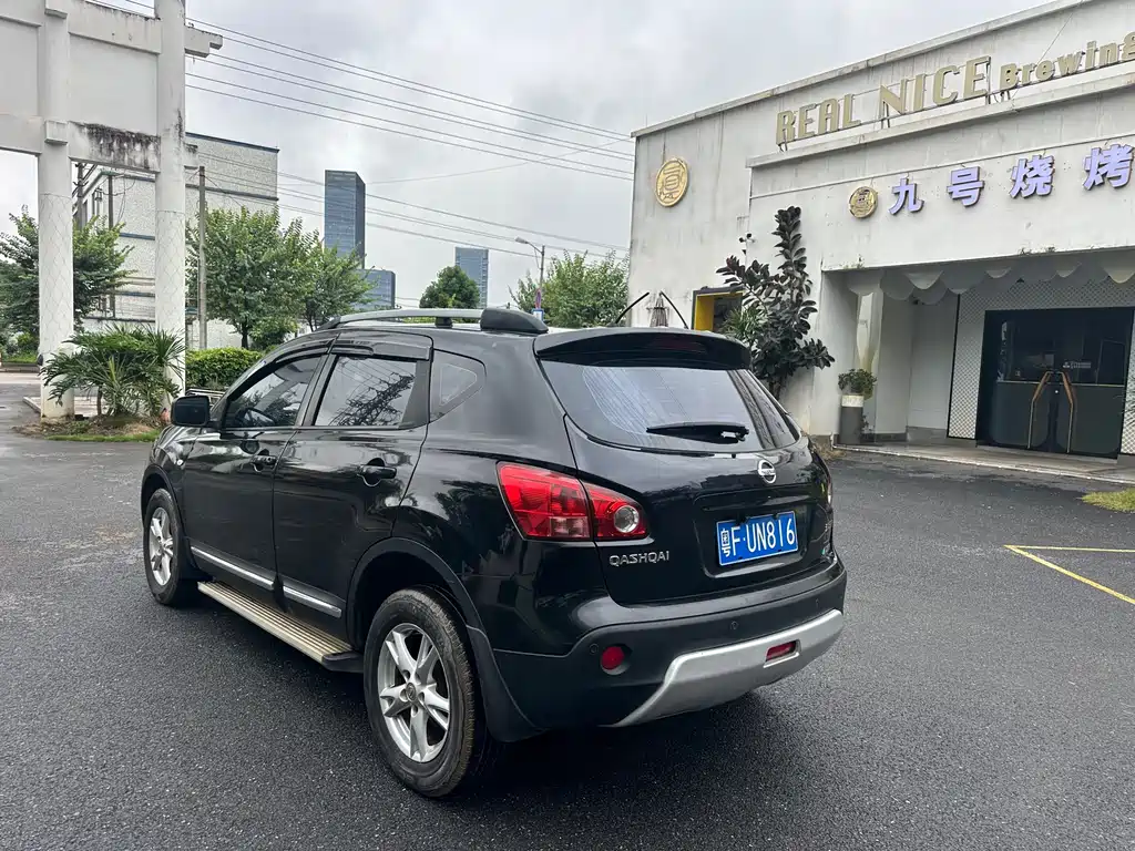 Nissan Fresco 2009