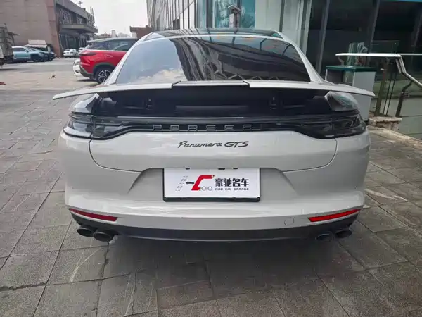 Porsche Panamera 2023