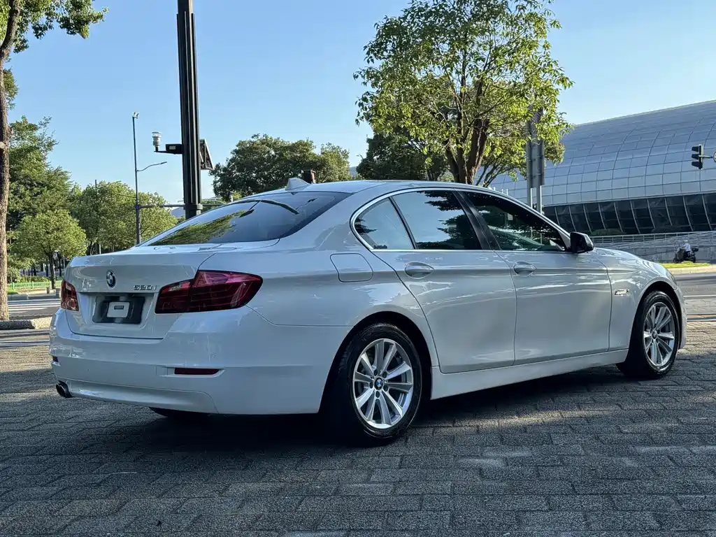BMW 5 Series 2015 — фото 9