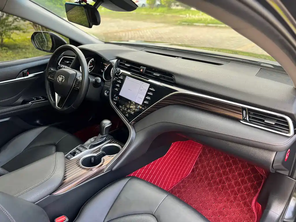 Toyota Camry 2018 — фото 12