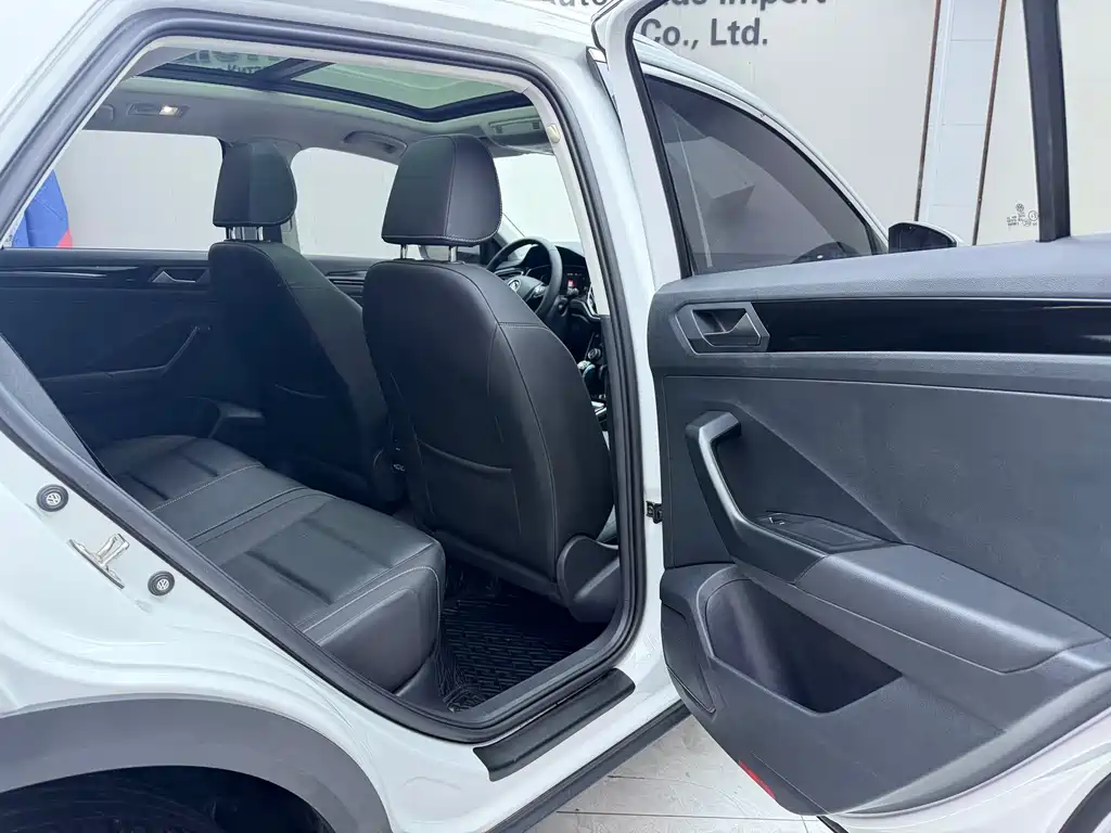 Volkswagen T-Roc 2023 — фото 21