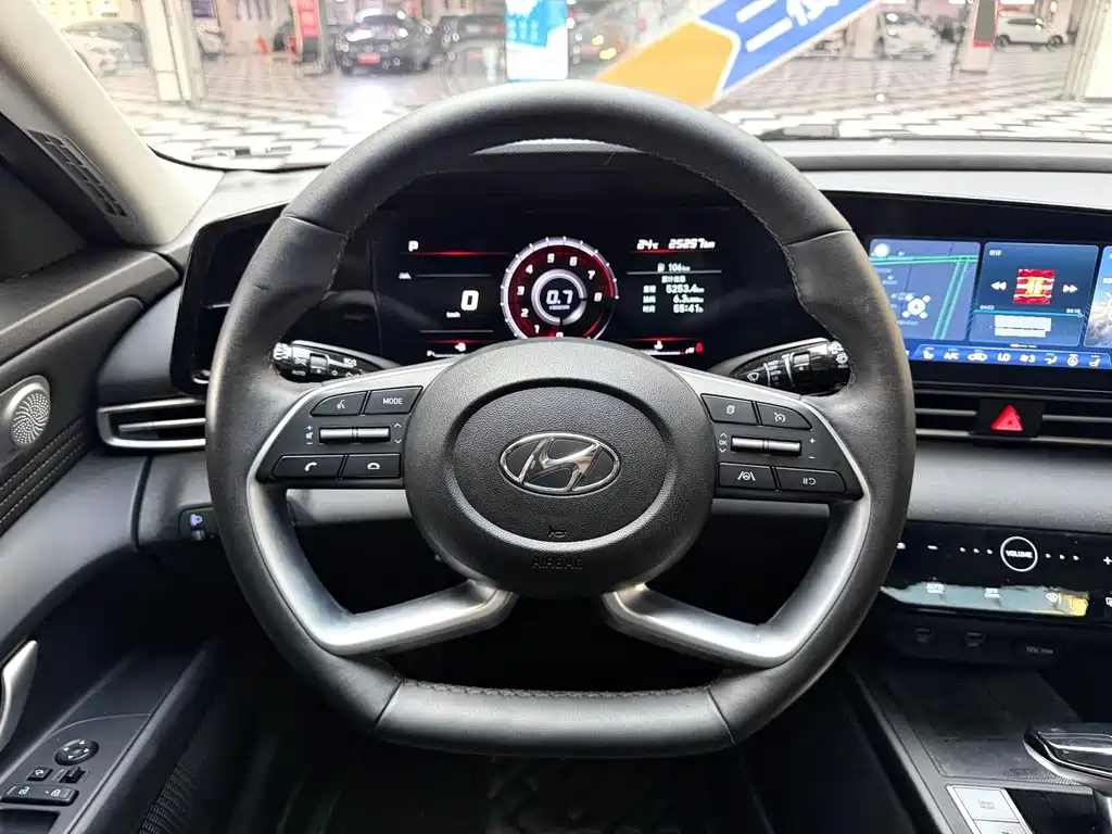 Hyundai Elantra 2023 — фото 9