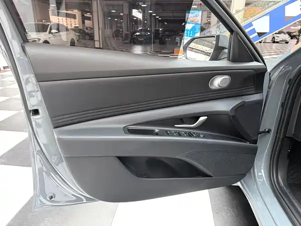 Hyundai Elantra 2023