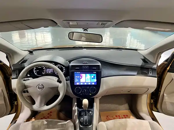 Nissan Tiida 2012
