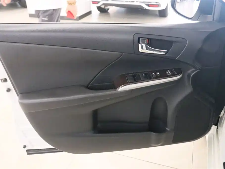Toyota Camry 2016 — фото 10