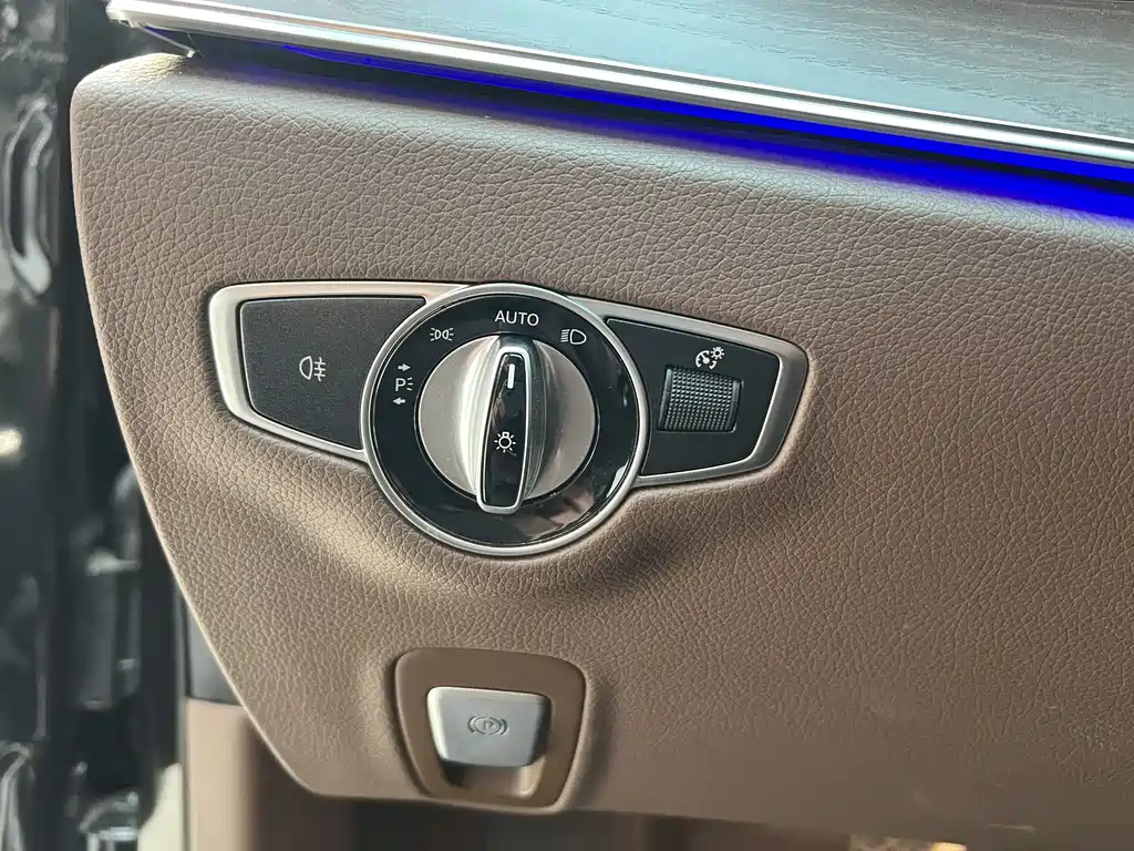 Mercedes-Benz E-Class 2021 — фото 18