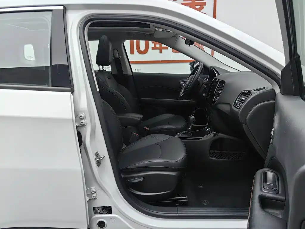 Jeep Compass 2019 — фото 23