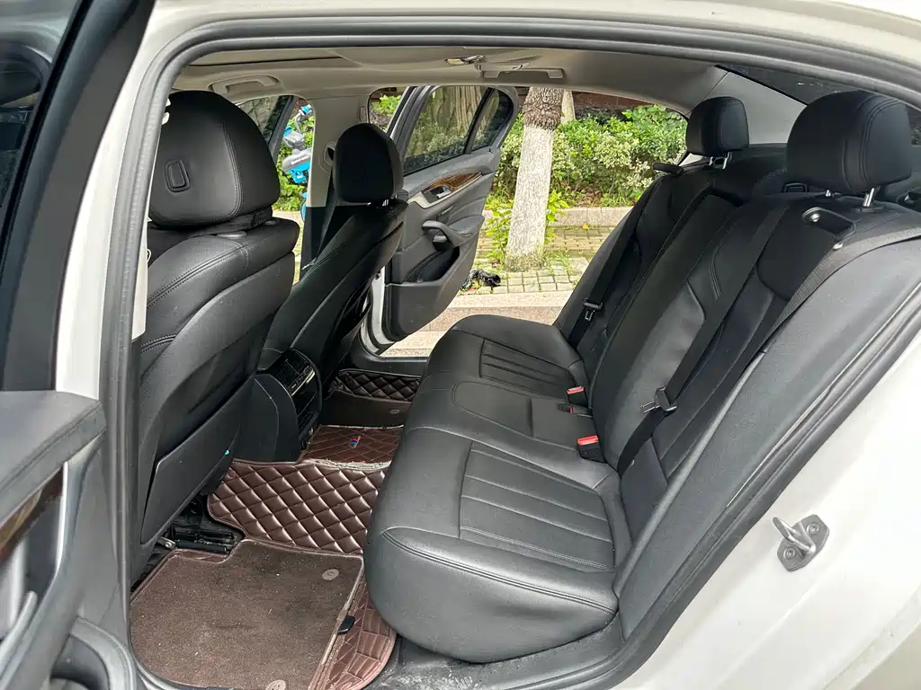 BMW 5 Series 2018 — фото 15