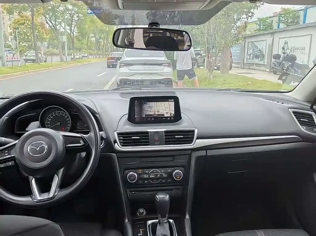 Mazda 3 Axela 2018 — фото 6
