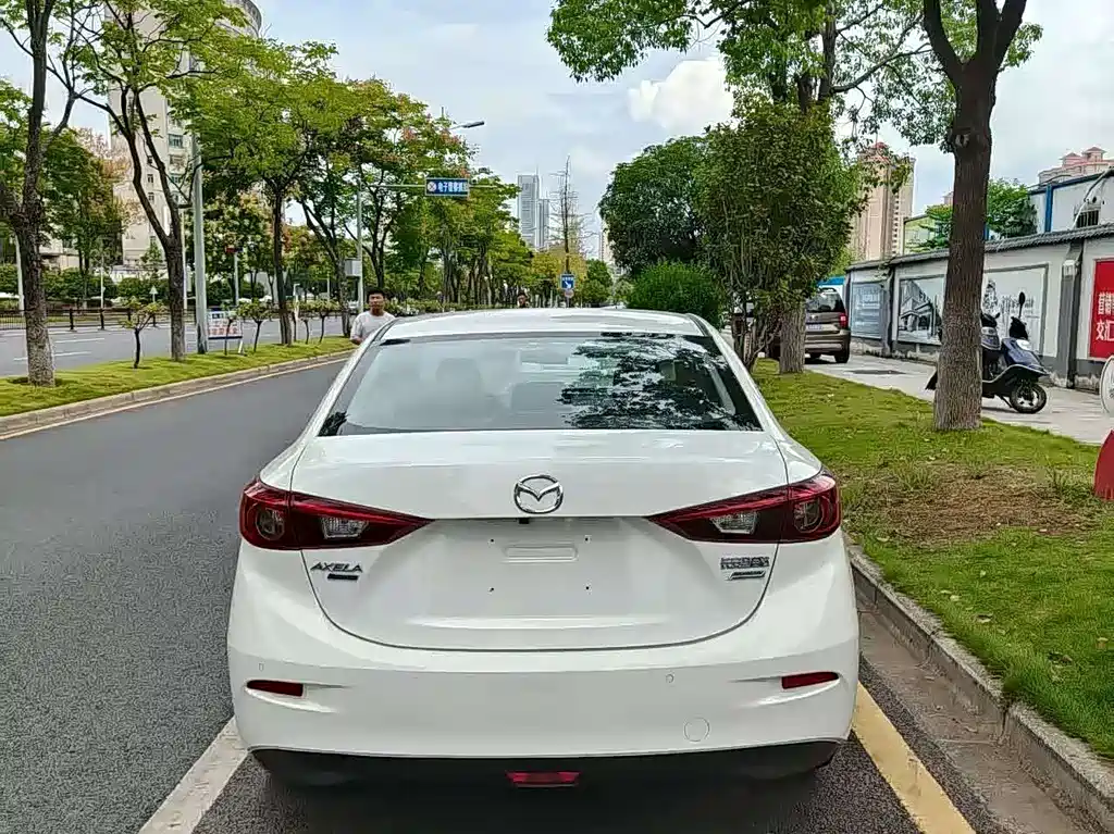 Mazda 3 Axela 2018 — фото 8
