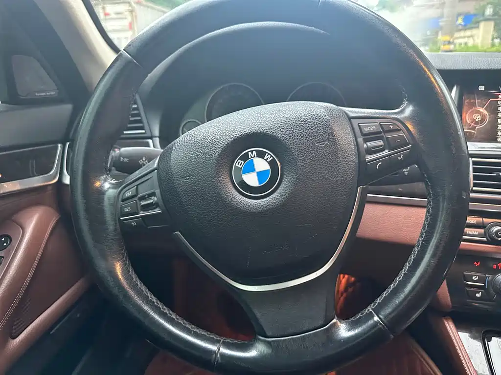 BMW 5 Series 2016 — фото 25
