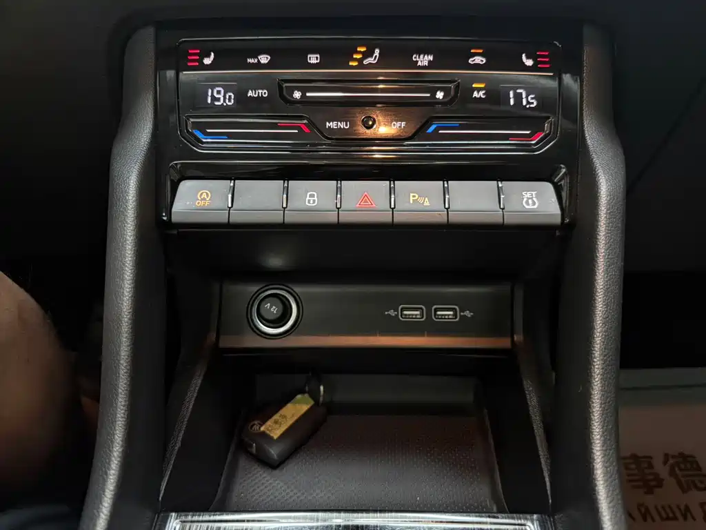 Skoda Karoq 2023 — фото 12