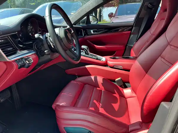Porsche Panamera 2023