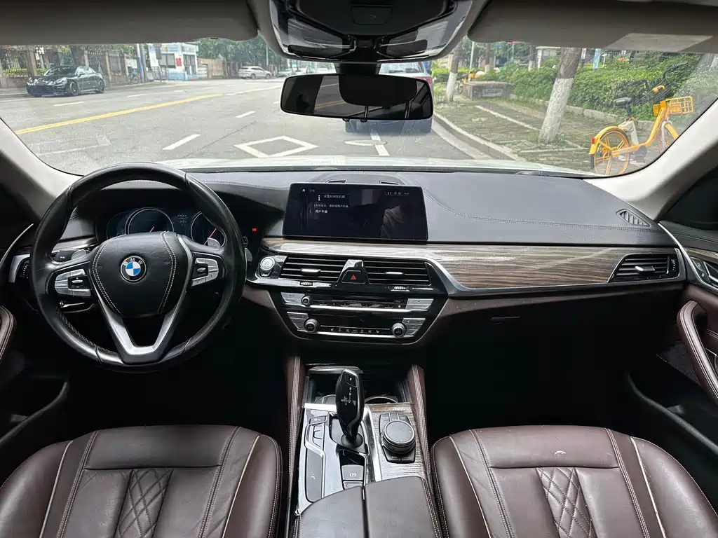 BMW 5 Series 2018 — фото 21