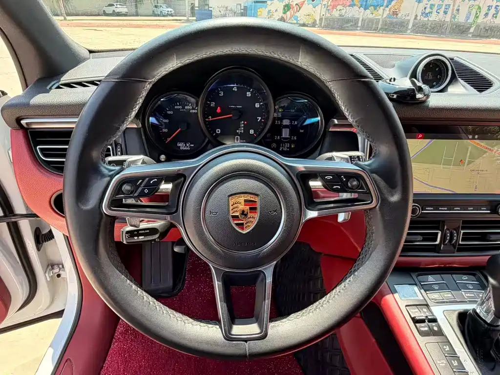 Porsche Macan 2019 — фото 13