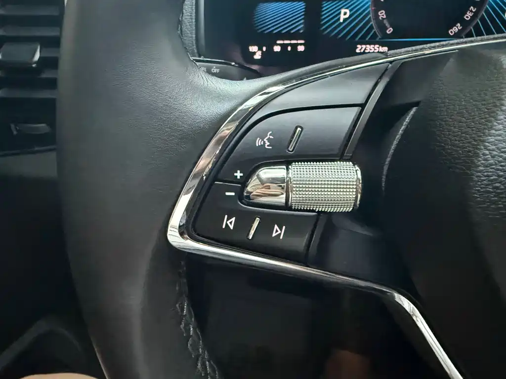 Skoda Karoq 2023 — фото 13