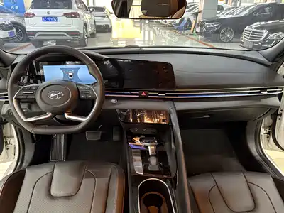 Hyundai Elantra 2023