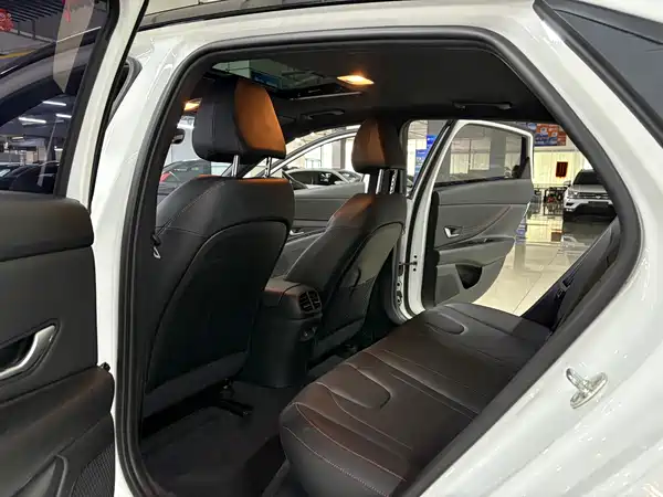 Hyundai Elantra 2023