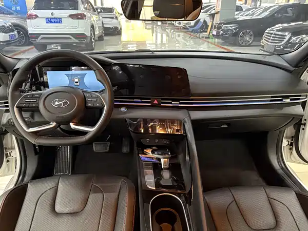 Hyundai Elantra 2023