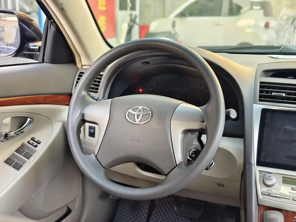 Toyota Camry 2014 — фото 11