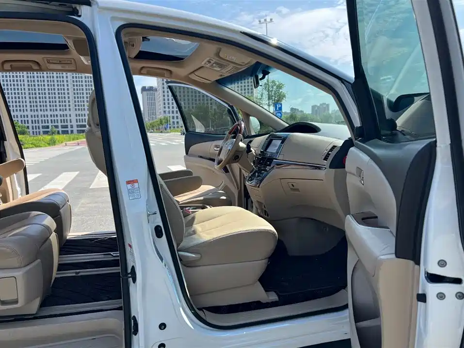 Toyota Previa 2016 — фото 20