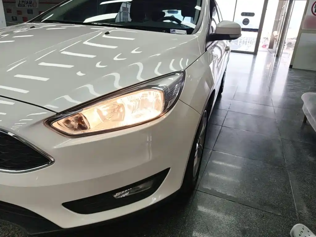Ford Focus 2017 — фото 24