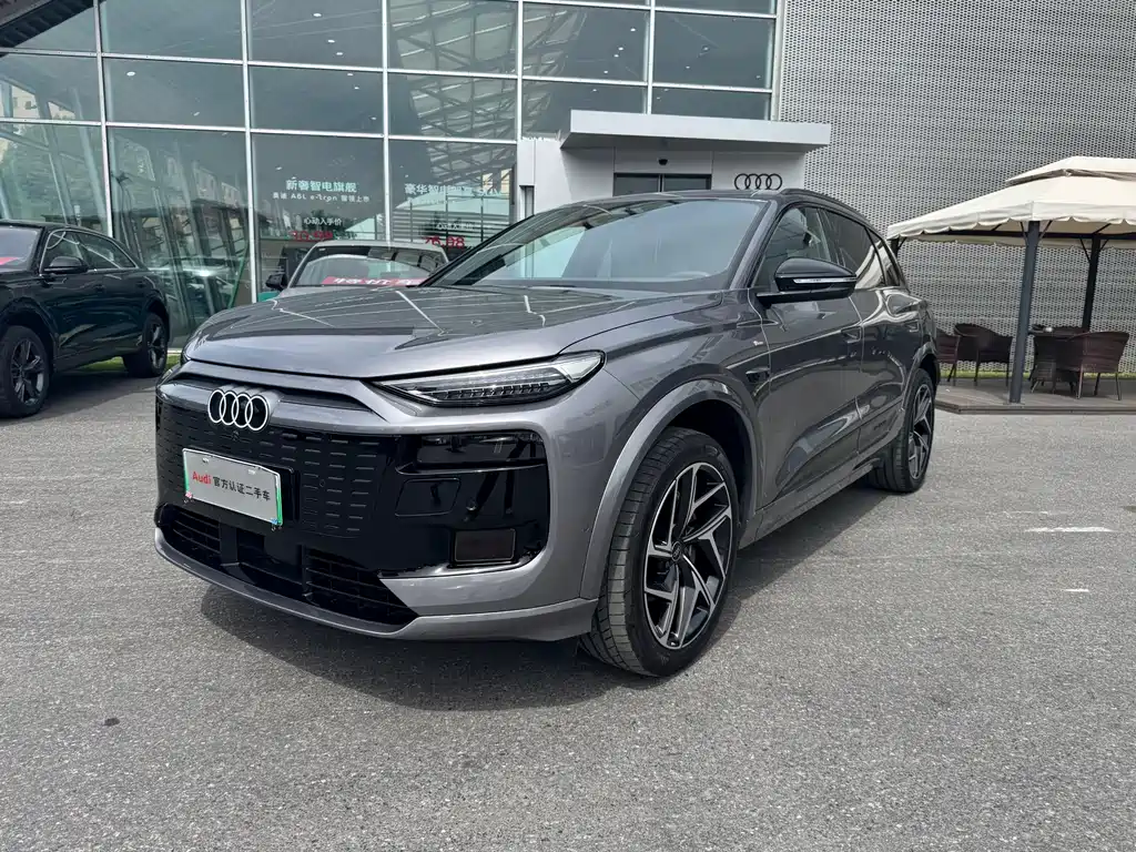 Audi Q6L E-Tron 2025 — фото 1