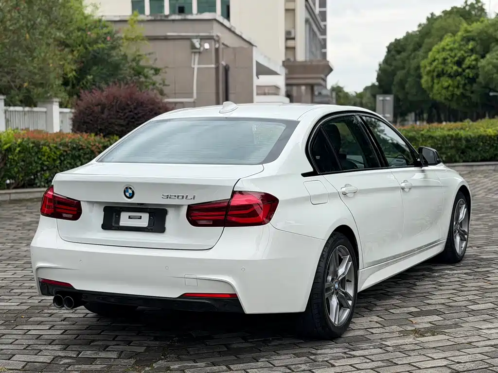 BMW 3 Series 2018 — фото 6