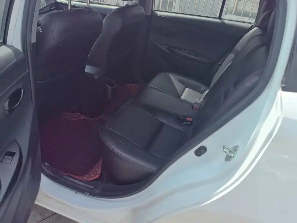 Toyota Yaris L 2019 — фото 17