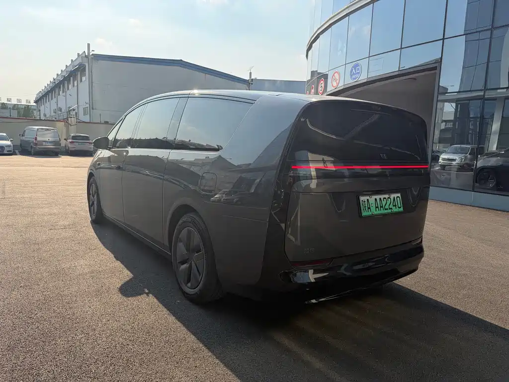 Li Auto Li MEGA 2025