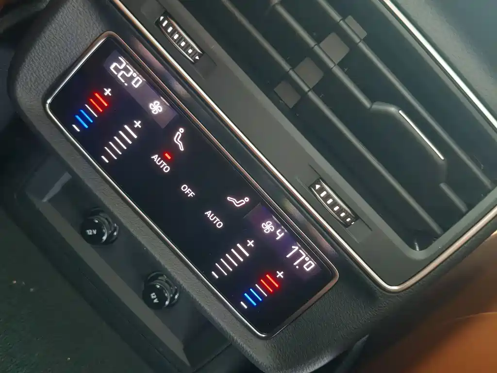Audi Q7 2025 — фото 18