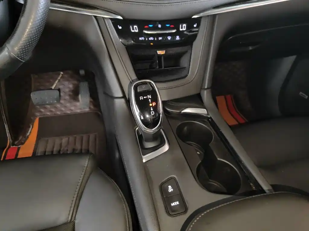 Cadillac XT5 2018 — фото 14