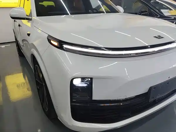 Li Auto L8 2025